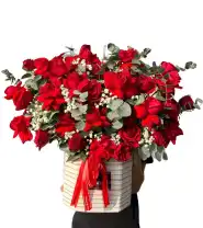 Giỏ Hoa Chúc Mừng Tone Đỏ Quyến Rủ - Mã: I-143 - Giá: 650.000đ