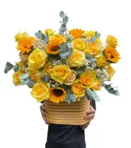 Giỏ Hoa Chúc Mừng Mix Vàng Hướng Dương