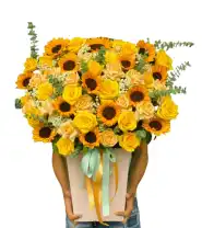 Giỏ Hoa Chúc Mừng Mix Vàng Hướng Dương