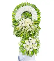 Vòng Hoa Hồng Trắng – Lời Tạm Biệt Dịu Dàng